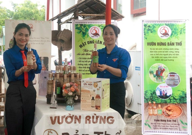 Linh giới thiệu sản phẩm mật ong lên men