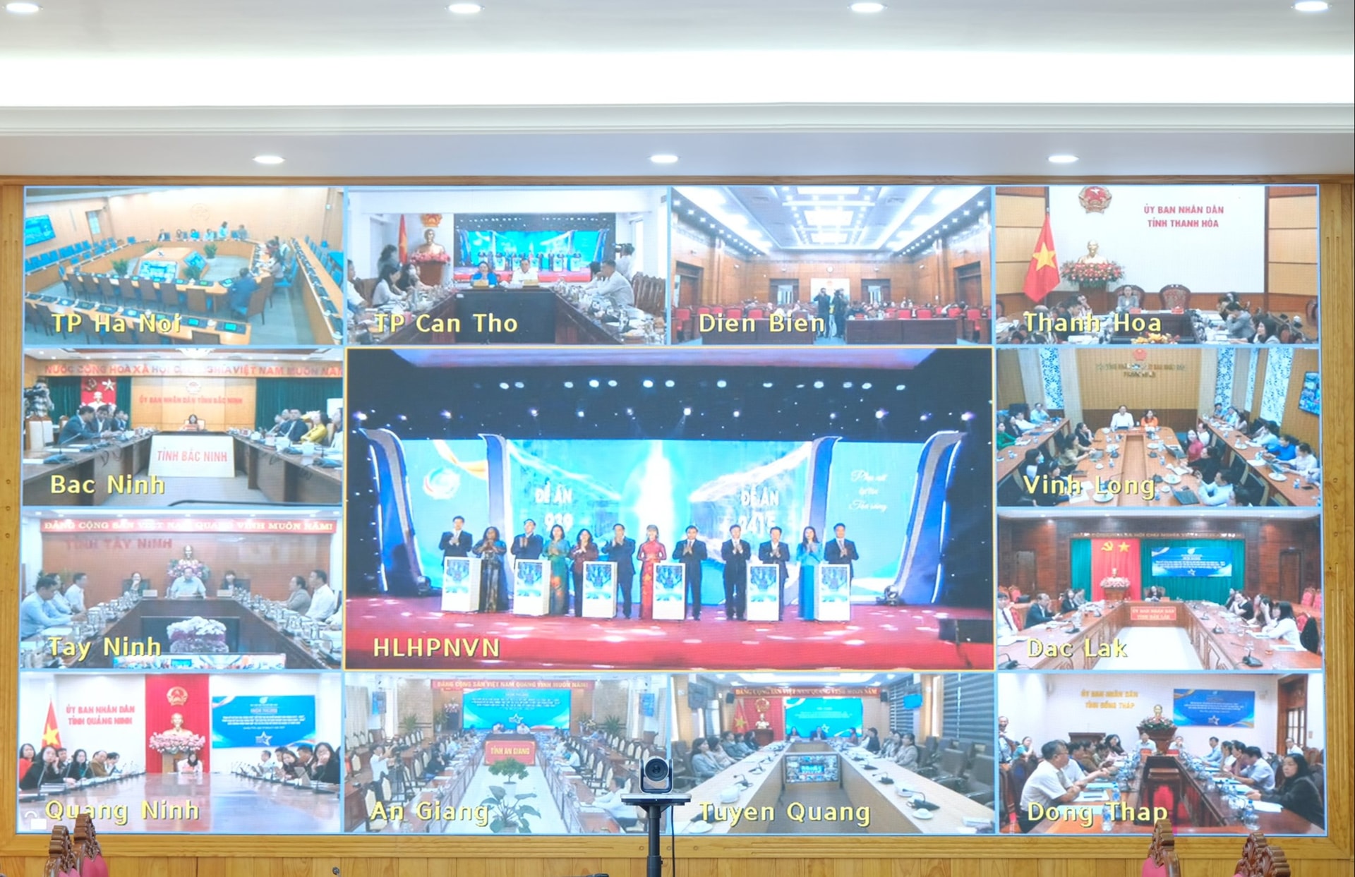 Hội nghị được kết nối trực tuyến đến các tỉnh, thành