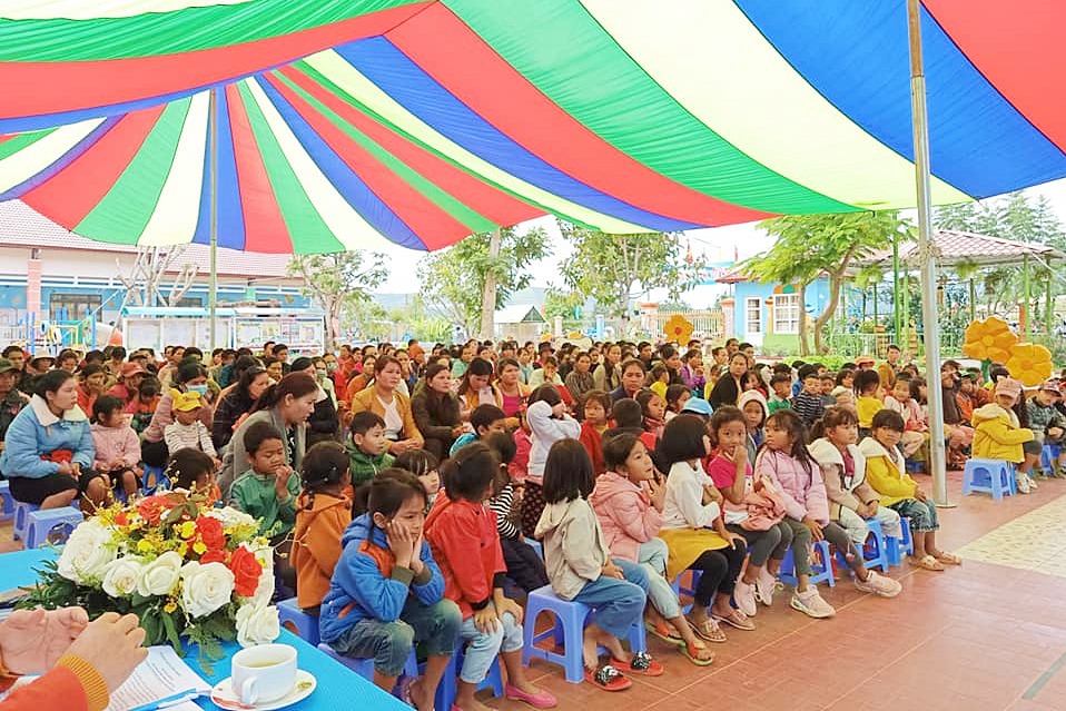 4. Hành động giúp đỡ và hỗ trợ thầy cô trong công việc