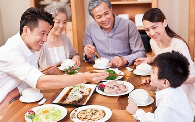 Bữa cơm gia đình: Hãy cùng nhau tạo định hình cho gia đình bạn bằng những bữa cơm đầm ấm và thân mật. Điều này sẽ giúp tình cảm gia đình thêm gắn bó và thân thiết. Hãy thưởng thức những món ngon được chế biến bởi tình yêu thương của các thành viên trong gia đình bạn.