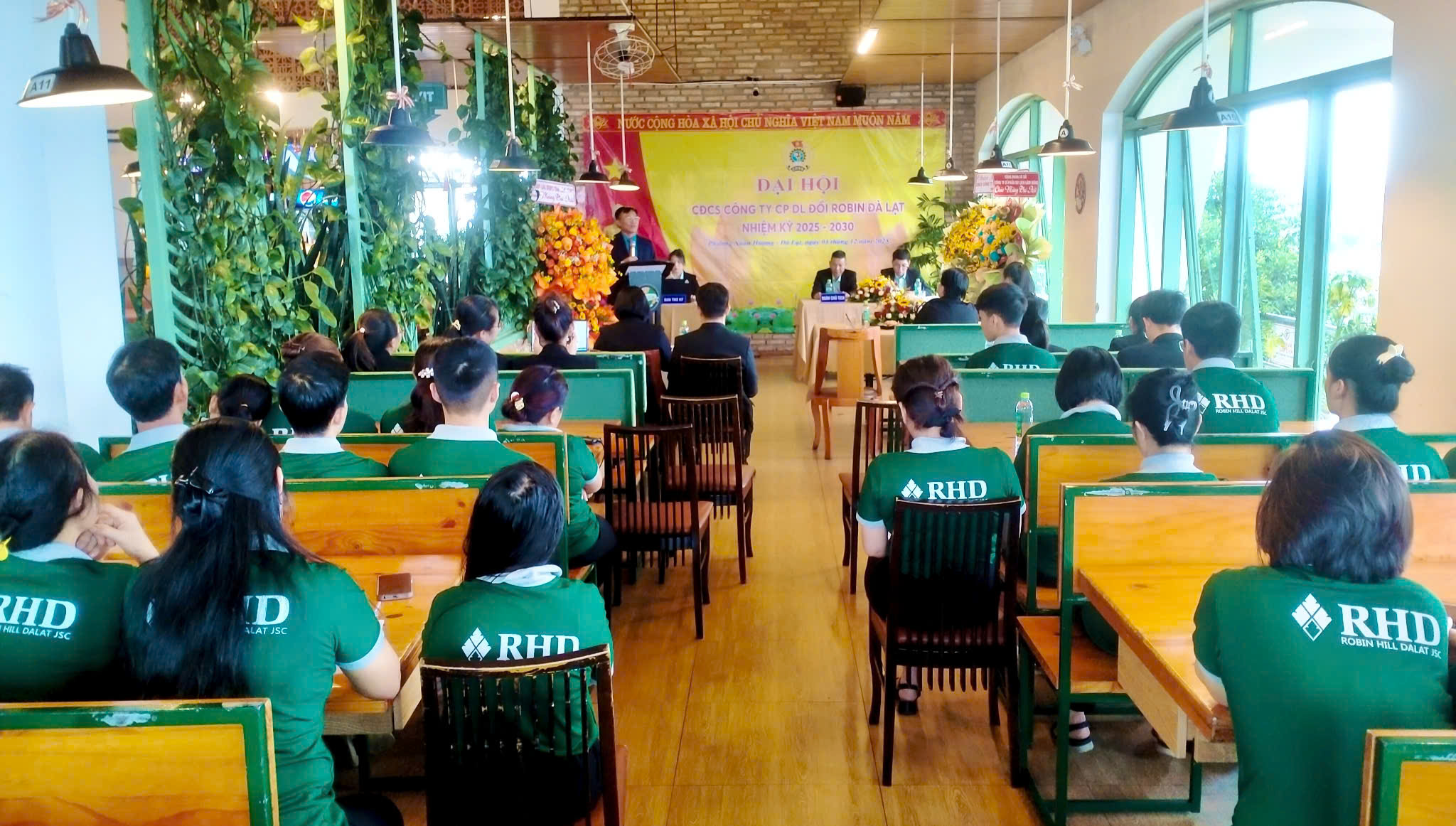 CÔNG TY CỔ PHẦN XÂY DỰNG A19 VỚI VĂN PHÒNG HIỆN ĐẠI VÀ CHUYÊN NGHIỆP