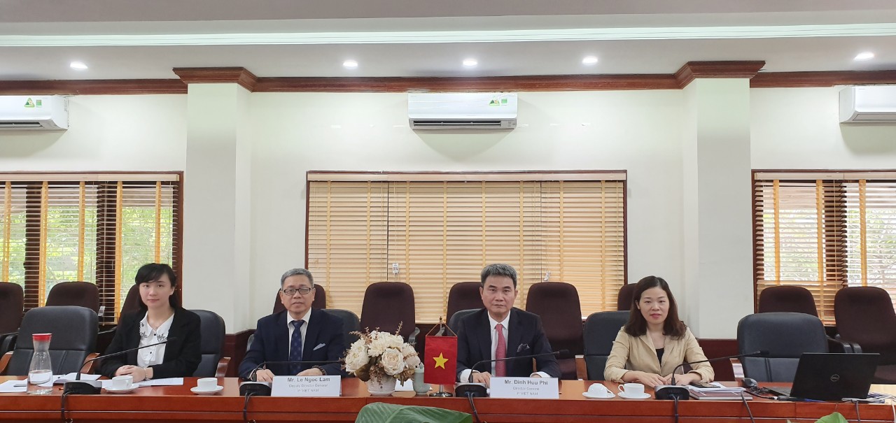 Cục trưởng Đinh Hữu Phí và các cán bộ Cục Sở hữu trí tuệ tham dự Cuộc họp trực tuyến với Cơ quan Sáng chế và Nhãn hiệu Đan Mạch Cục trưởng Đinh Hữu Phí và các cán bộ Cục Sở hữu trí tuệ tham dự Cuộc họp trực tuyến với Cơ quan Sáng chế và Nhãn hiệu Đan Mạch